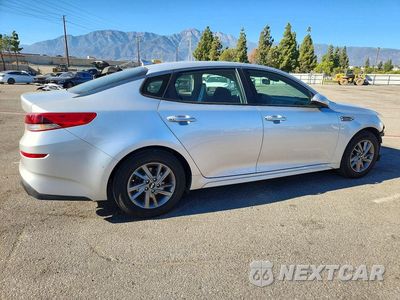 Trzecie zdjęcie samochodu z tyłu: 2020 KIA OPTIMA LX VIN:5XXGT4L35LG415773 - miniatura