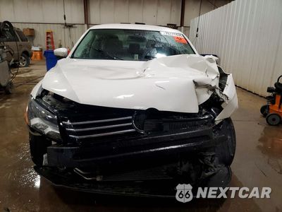 Piąte zdjęcie samochodu w środku: 2014 VOLKSWAGEN PASSAT S VIN:1VWAT7A32EC097833 - miniatura