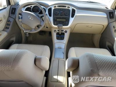 Zdjęcie 8 z 12 samochodu: 2005 TOYOTA HIGHLANDER BASE VIN:JTEGP21A650058906 - miniatura