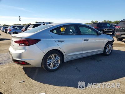 Trzecie zdjęcie samochodu z tyłu: 2019 HYUNDAI ELANTRA VALUE EDITION VIN:5NPD84LF6KH447049 - miniatura
