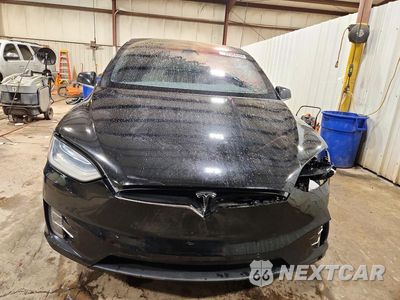 Piąte zdjęcie samochodu w środku: 2017 TESLA MODEL X VIN:5YJXCDE25HF058089 - miniatura