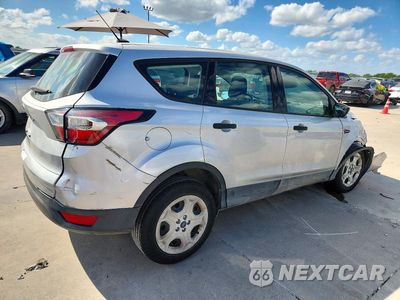 Trzecie zdjęcie samochodu z tyłu: 2018 FORD ESCAPE S VIN:1FMCU0F73JUA54789 - miniatura