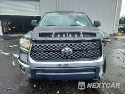 Piąte zdjęcie samochodu w środku: 2018 TOYOTA TUNDRA CREWMAX SR5 VIN:5TFEY5F10JX243442 - miniatura
