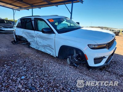 Czwarte zdjęcie samochodu z boku: 2023 JEEP GRAND CHEROKEE LIMITED VIN:1C4RJHBG9PC517979 - miniatura