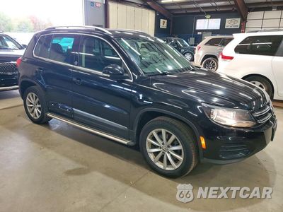 Czwarte zdjęcie samochodu z boku: 2017 VOLKSWAGEN TIGUAN WOLFSBURG VIN:WVGSV7AX6HK006265 - miniatura