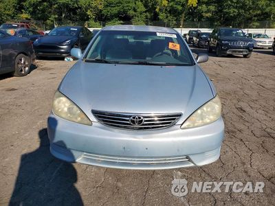 Piąte zdjęcie samochodu w środku: 2005 TOYOTA CAMRY LE VIN:4T1BE32K15U969344 - miniatura