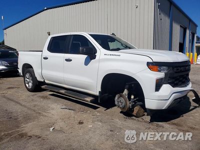 Czwarte zdjęcie samochodu z boku: 2022 CHEVROLET SILVERADO C1500 CUSTOM VIN:3GCPABEKXNG573136 - miniatura