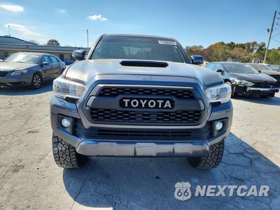 Piąte zdjęcie samochodu w środku: 2017 TOYOTA TACOMA TRD SPORT VIN:3TMCZ5AN1HM074157 - miniatura