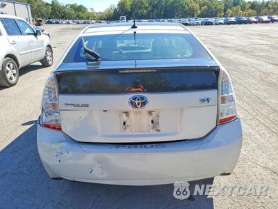 Zdjęcie 6 z 12 samochodu: 2011 TOYOTA PRIUS FOUR VIN:JTDKN3DU9B0319909 - miniatura