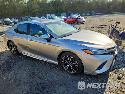 Czwarte zdjęcie samochodu z boku: 2018 TOYOTA CAMRY SE VIN:4T1B11HK7JU556409 - miniatura
