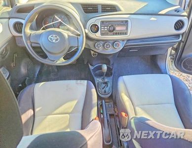 Zdjęcie 8 z 12 samochodu: 2013 TOYOTA YARIS 5-DOOR L VIN:JTDKTUD39DD564045 - miniatura