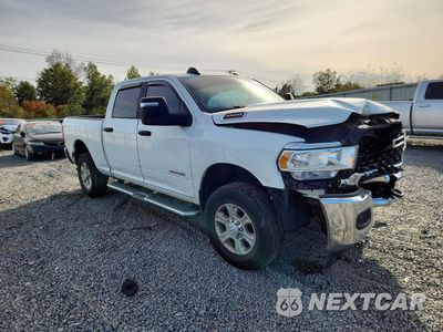 Czwarte zdjęcie samochodu z boku: 2024 RAM 2500 BIG HORN VIN:3C6UR5DJ2RG233143 - miniatura