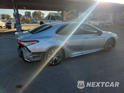 Trzecie zdjęcie samochodu z tyłu: 2018 TOYOTA CAMRY HYBRID SE VIN:4T1B21HK6JU505755 - miniatura