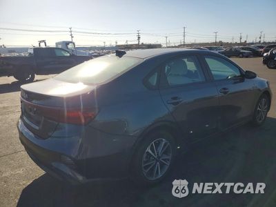 Trzecie zdjęcie samochodu z tyłu: 2023 KIA FORTE LXS VIN:3KPF24AD9PE513021 - miniatura