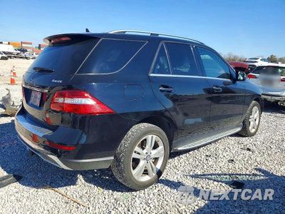Trzecie zdjęcie samochodu z tyłu: 2015 MERCEDES-BENZ ML 350 4MATIC VIN:4JGDA5HB1FA468044 - miniatura