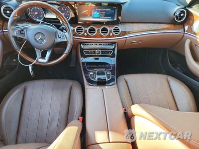 Zdjęcie 8 z 13 samochodu: 2017 MERCEDES-BENZ E 300 4MATIC VIN:WDDZF4KB0HA277383 - miniatura