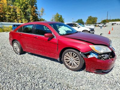 Czwarte zdjęcie samochodu z boku: 2014 CHRYSLER 200 LX VIN:1C3CCBAB0EN208815 - miniatura