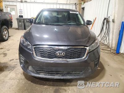 Piąte zdjęcie samochodu w środku: 2019 KIA SORENTO LX V6 VIN:5XYPGDA53KG522159 - miniatura