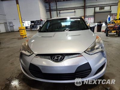 Piąte zdjęcie samochodu w środku: 2015 HYUNDAI VELOSTER BASE VIN:KMHTC6AD6FU244760 - miniatura