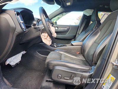 Zdjęcie 7 z 14 samochodu: 2022 VOLVO XC40 T5 R-DESIGN VIN:YV4162UM5N2786608 - miniatura