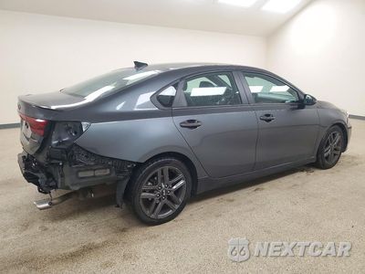 Trzecie zdjęcie samochodu z tyłu: 2021 KIA FORTE GT LINE VIN:3KPF34AD0ME336724 - miniatura