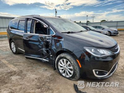 Czwarte zdjęcie samochodu z boku: 2019 CHRYSLER PACIFICA TOURING L VIN:2C4RC1BG1KR627815 - miniatura