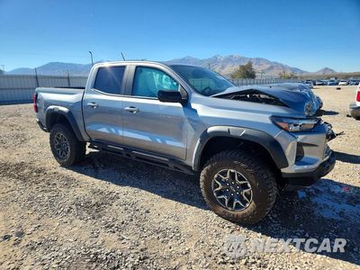 Czwarte zdjęcie samochodu z boku: 2025 CHEVROLET COLORADO ZR2 VIN:1GCPTFEK5S1217012 - miniatura