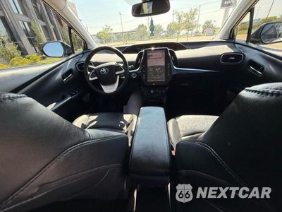 Zdjęcie 9 z 10 samochodu: 2018 TOYOTA PRIUS FOUR TOURING VIN:JTDKARFU1J3056436 - miniatura