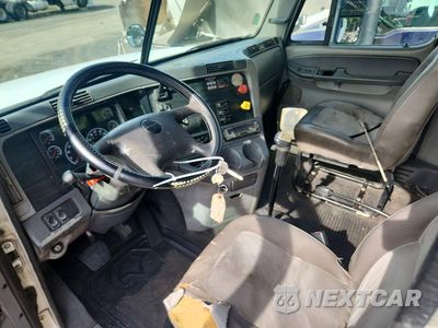 Zdjęcie 8 z 11 samochodu: 2007 FREIGHTLINER CONVENTIONAL COLUMBIA VIN:1FUJA6CK07LY77249 - miniatura