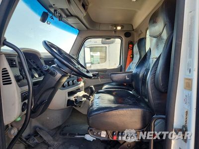 Zdjęcie 7 z 13 samochodu: 2018 PETERBILT 579 SEMI TRUCK VIN:1XPBA48X6JD477412 - miniatura