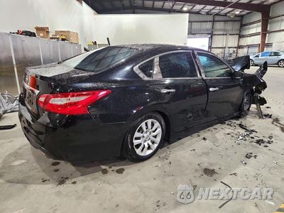 Trzecie zdjęcie samochodu z tyłu: 2017 NISSAN ALTIMA 2.5 S VIN:1N4AL3AP0HN318486 - miniatura