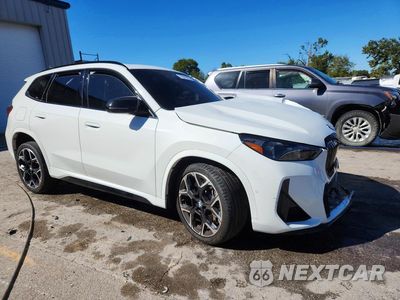 Czwarte zdjęcie samochodu z boku: 2024 BMW X1 M35I VIN:WBX13EF03R5Y29633 - miniatura