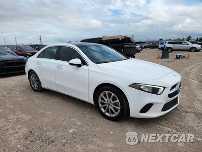 Czwarte zdjęcie samochodu z boku: 2019 MERCEDES-BENZ A 220 VIN:WDD3G4EB3KW025720 - miniatura