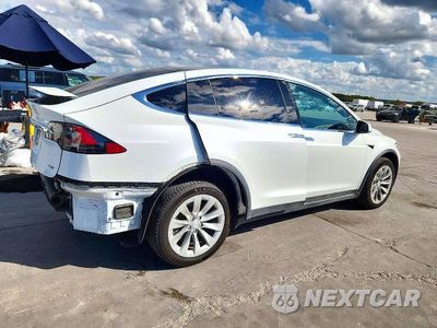 Trzecie zdjęcie samochodu z tyłu: 2018 TESLA MODEL X VIN:5YJXCDE24JF101018 - miniatura