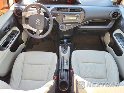 Zdjęcie 8 z 12 samochodu: 2014 TOYOTA PRIUS C ONE VIN:JTDKDTB37E1083448 - miniatura