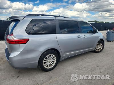 Trzecie zdjęcie samochodu z tyłu: 2017 TOYOTA SIENNA XLE 8-PASSENGER VIN:5TDYZ3DC2HS883672 - miniatura