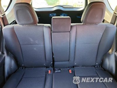 Zdjęcie 10 z 14 samochodu: 2018 TOYOTA RAV4 XLE VIN:JTMWFREV0JJ204407 - miniatura