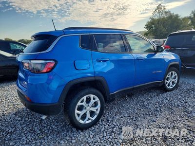 Trzecie zdjęcie samochodu z tyłu: 2024 JEEP COMPASS LATITUDE VIN:3C4NJDBN7RT133518 - miniatura