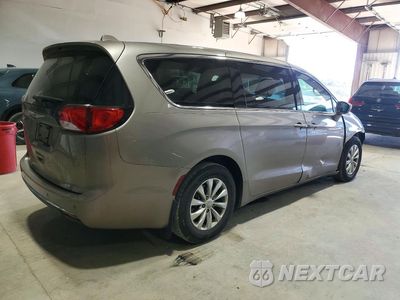 Trzecie zdjęcie samochodu z tyłu: 2018 CHRYSLER PACIFICA TOURING PLUS VIN:2C4RC1FG2JR261906 - miniatura