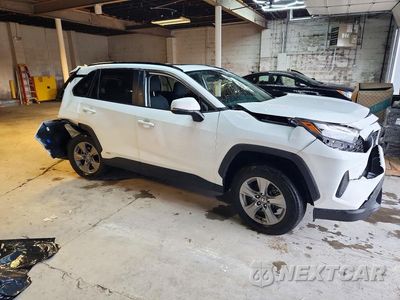 Czwarte zdjęcie samochodu z boku: 2024 TOYOTA RAV4 HYBRID XLE VIN:4T3RWRFV3RU147385 - miniatura