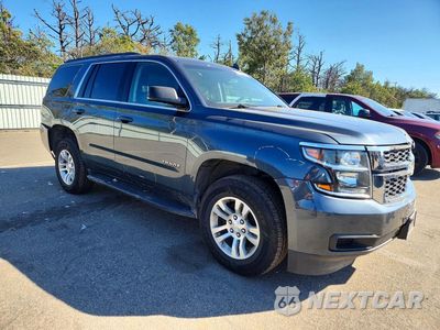 Czwarte zdjęcie samochodu z boku: 2019 CHEVROLET TAHOE K1500 LT VIN:1GNSKBKC8KR136663 - miniatura
