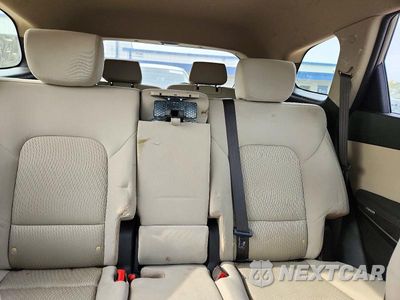 Zdjęcie 10 z 13 samochodu: 2017 HYUNDAI SANTA FE SE VIN:KM8SMDHF4HU170133 - miniatura