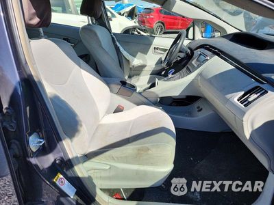Zdjęcie 7 z 13 samochodu: 2014 TOYOTA PRIUS TWO VIN:JTDKN3DU1E1740764 - miniatura