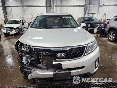 Piąte zdjęcie samochodu w środku: 2014 KIA SORENTO LX VIN:5XYKT4A76EG462602 - miniatura