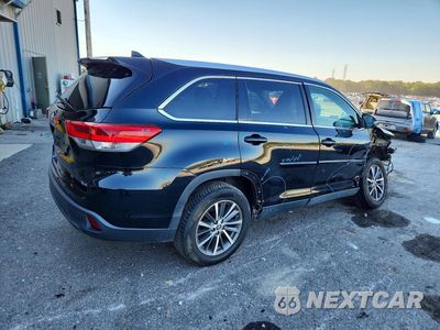 Trzecie zdjęcie samochodu z tyłu: 2019 TOYOTA HIGHLANDER XLE VIN:5TDKZRFH5KS552951 - miniatura