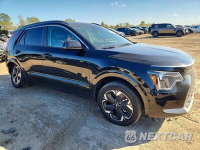 Czwarte zdjęcie samochodu z boku: 2023 KIA NIRO WIND VIN:KNDCR3L19P5048117 - miniatura