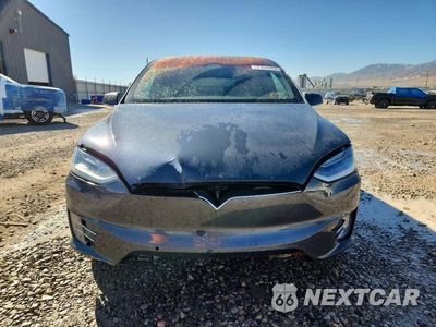 Piąte zdjęcie samochodu w środku: 2020 TESLA MODEL X VIN:5YJXCAE2XLF233928 - miniatura