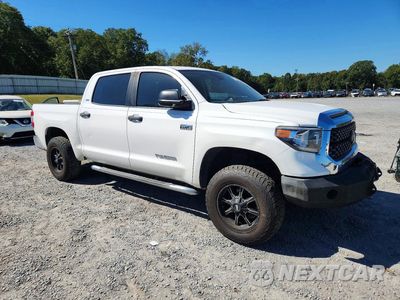 Czwarte zdjęcie samochodu z boku: 2021 TOYOTA TUNDRA SR5 VIN:5TFDY5F15MX981656 - miniatura