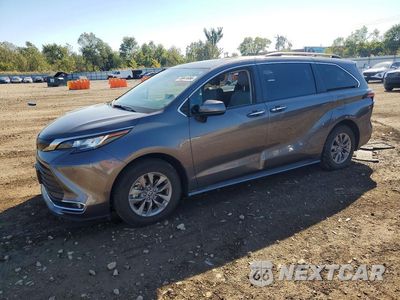 2022 TOYOTA SIENNA XLE 5TDYSKFC1NS072775 - główne zdjęcie licytacji z USA - miniatura