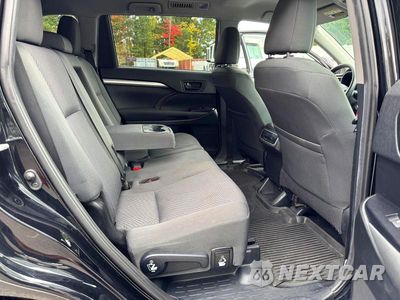 Zdjęcie 7 z 12 samochodu: 2019 TOYOTA HIGHLANDER LE VIN:5TDBZRFH1KS964588 - miniatura